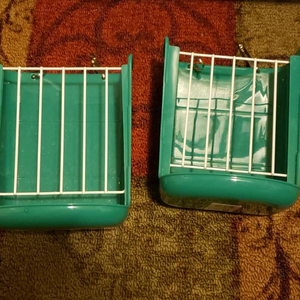 Hay feeder